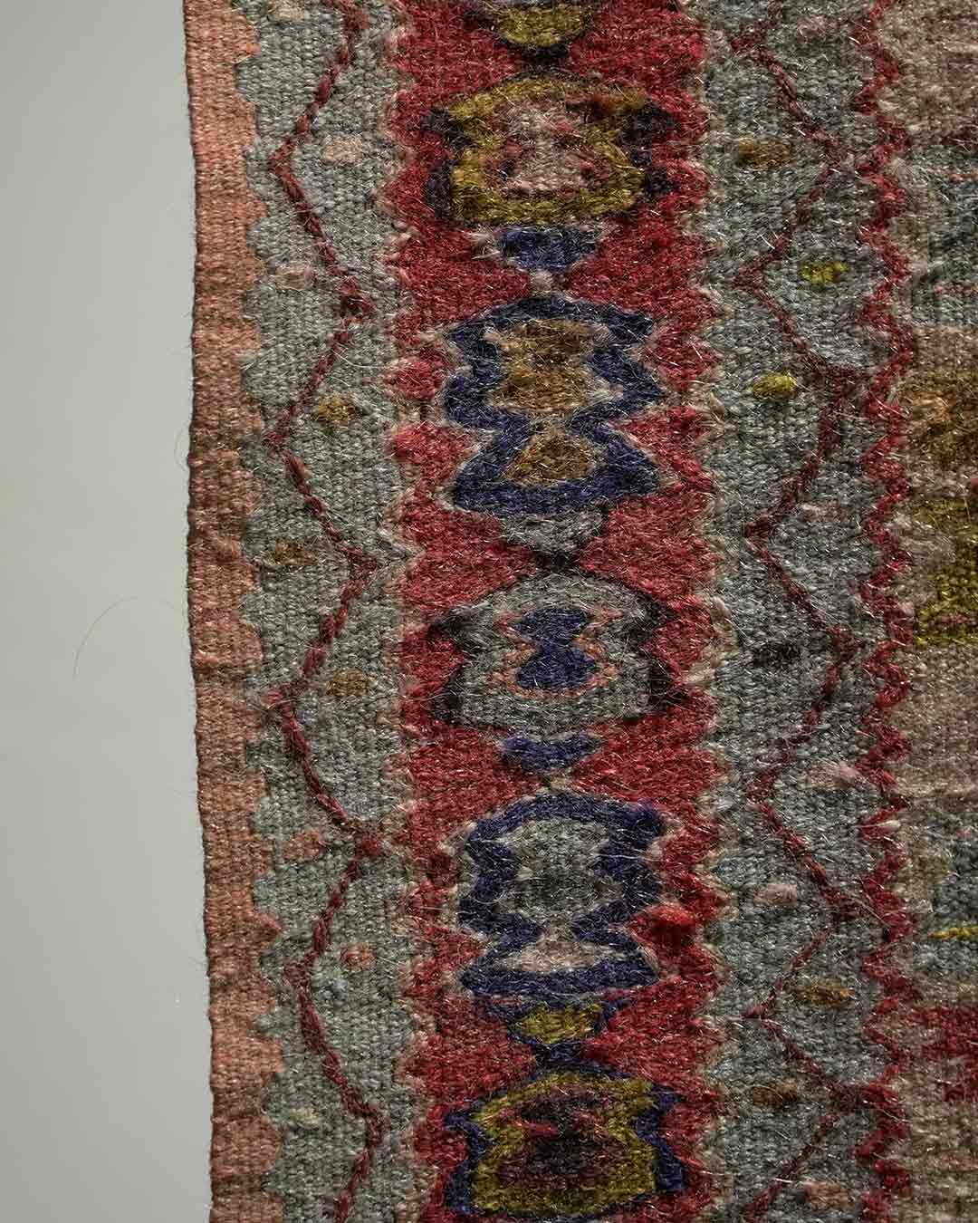 گلیم سنتی سنه قرمز روناسی — تصویر 3