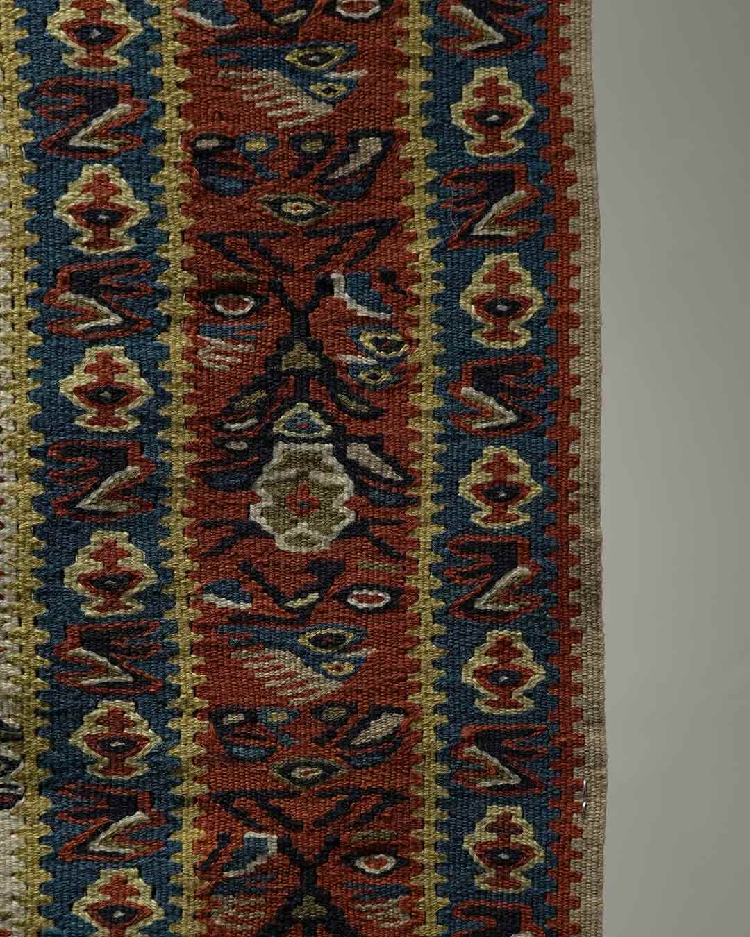 گلیم سنتی سنه با نقوش گل و پرنده — تصویر 3